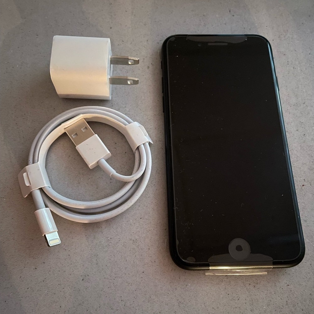 Apple iPhone 7 256GB Black color - Picture 3 of 4